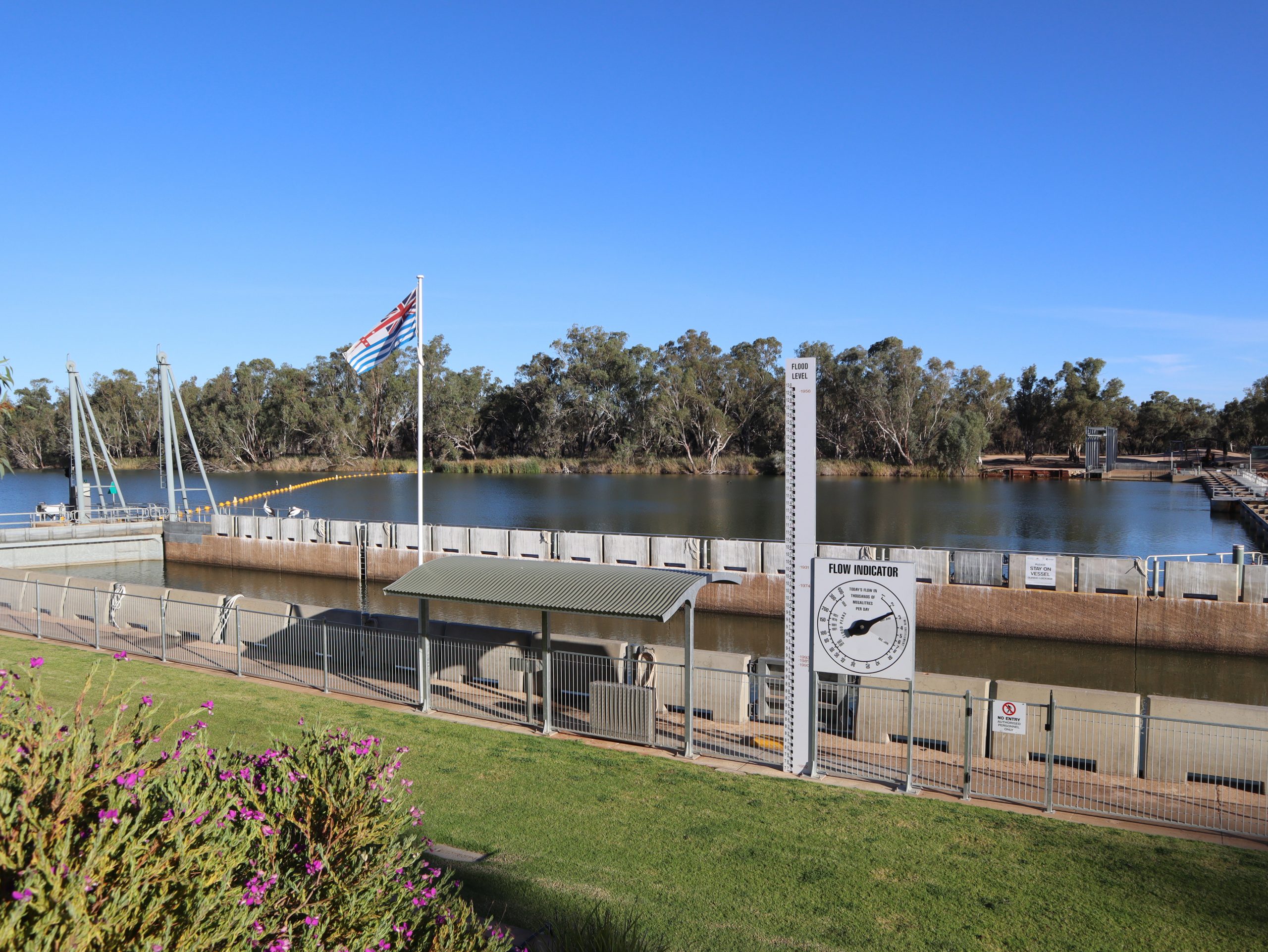 River Murray — lock and flow indicator gauge, South Australia